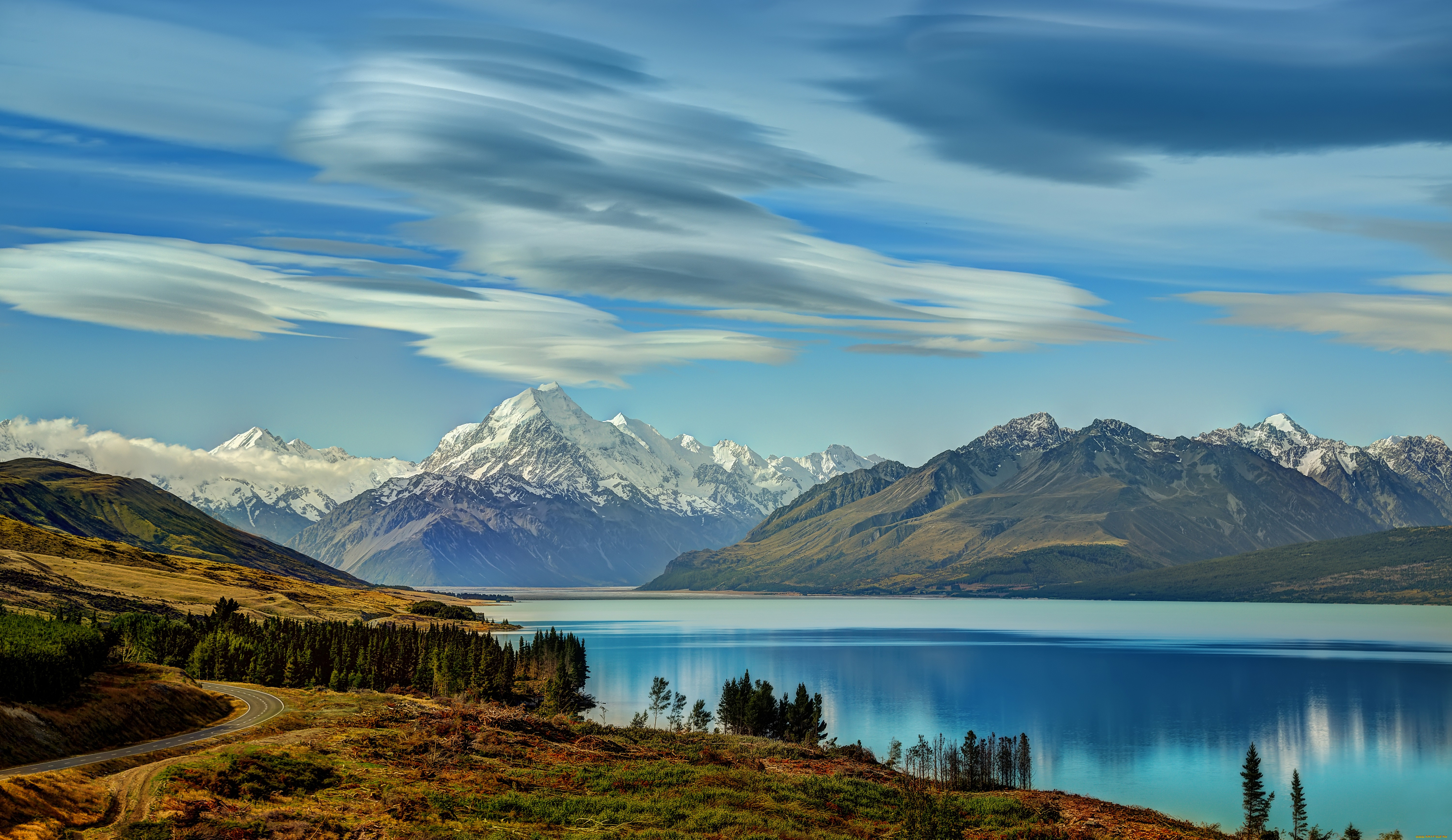 New zealand ответы. Озеро пукаки в новой Зеландии. Гора Кука и озеро пукаки. Долины новой Зеландии. Новозеландия пейзажи.